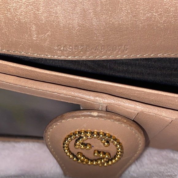 Gucci Authentic Logo Wallet - Picture 9 of 10